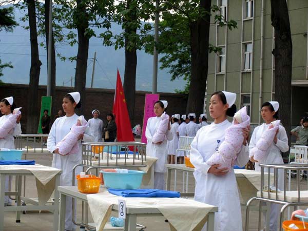 学生练习八包裹婴儿