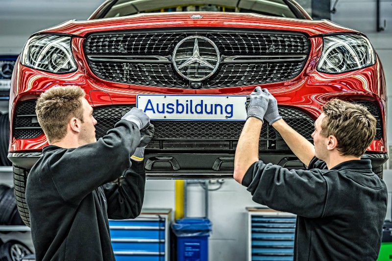 lets-benz-ausbildung-im-mercedes-benz-werk_16463708_1842037346012472_3872033012444797402_o.jpg